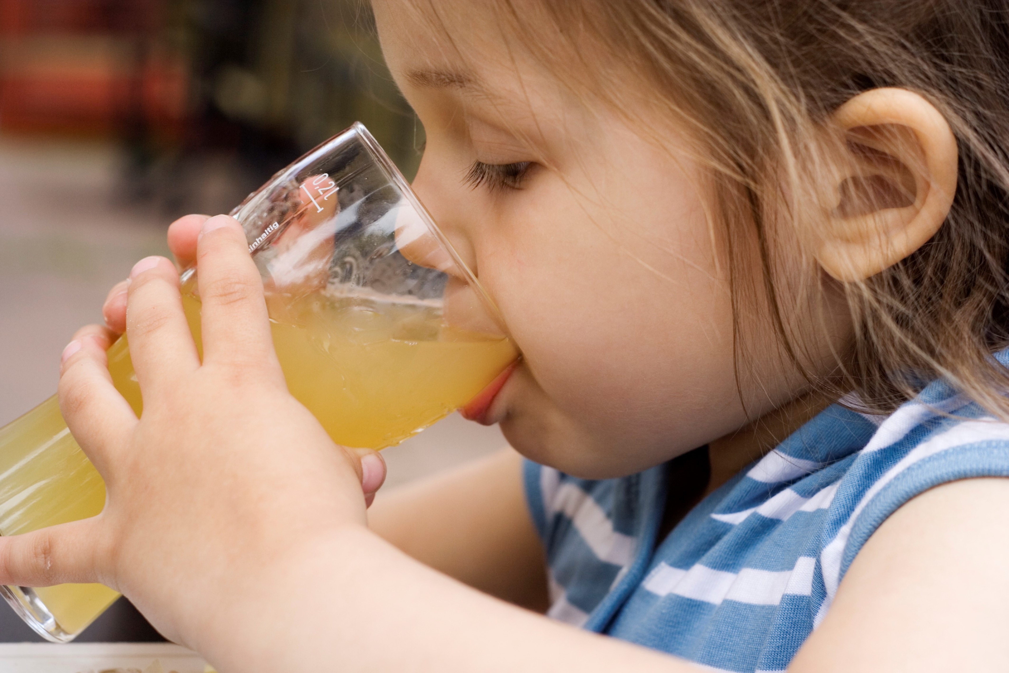 diluted-natural-apple-juice-for-re-hydrating-young-children